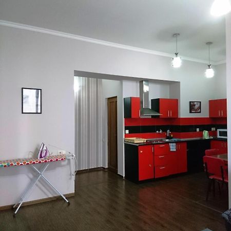 Luxury Apartment In The Centre Of Yerevan Exterior photo