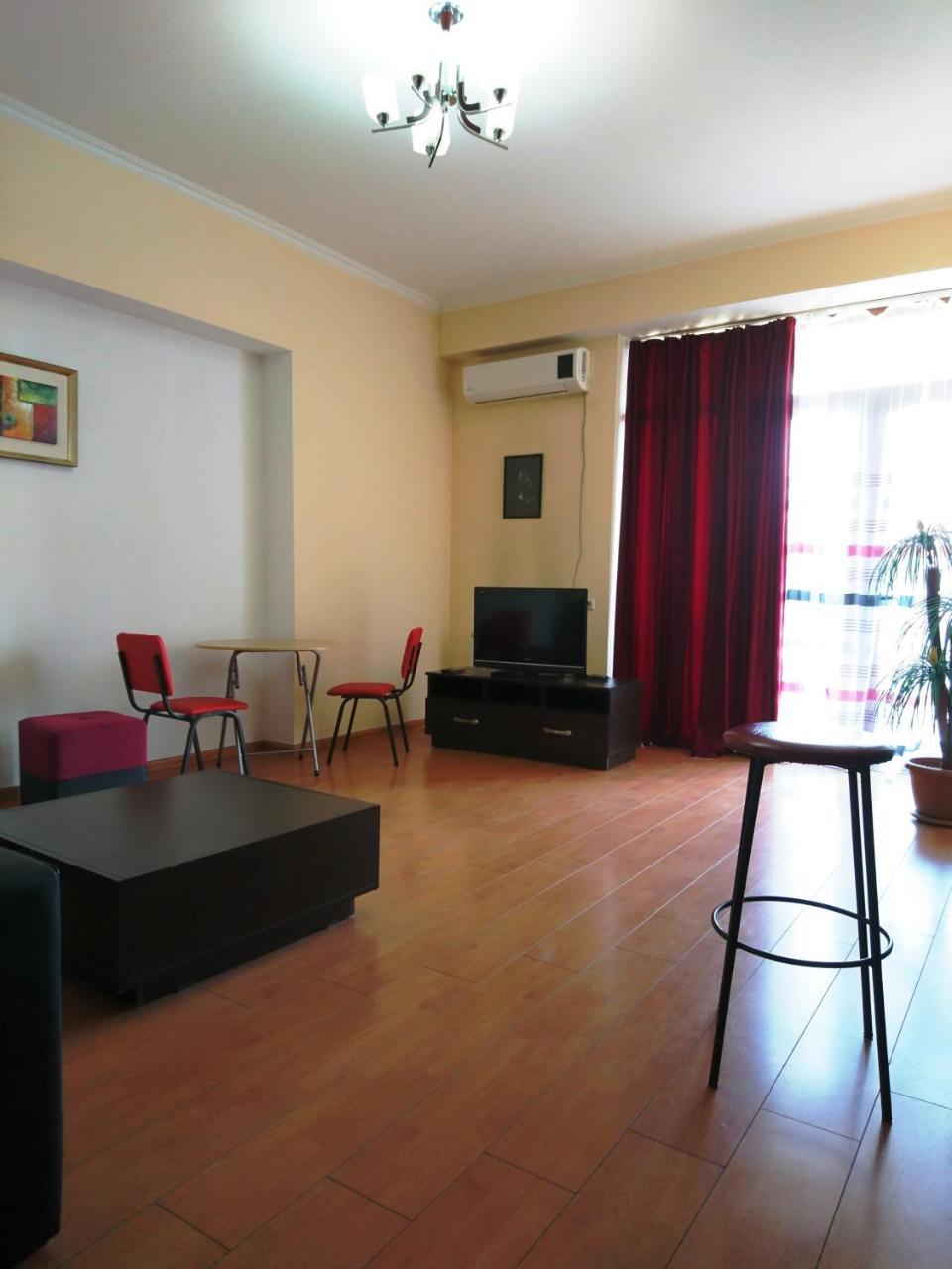 Luxury Apartment In The Centre Of Yerevan Exterior photo